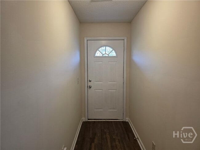 Photo - 585 Rushing St