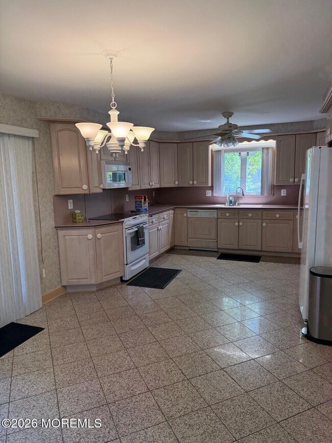Photo - 320 Boulevard