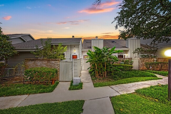 Building Photo - 7092 Greenway Chase St Rental
