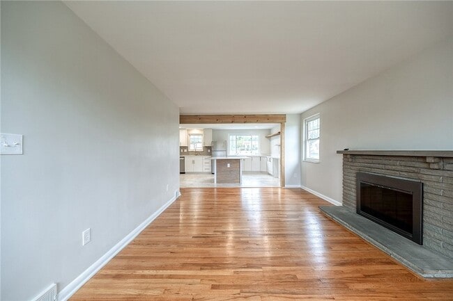 Photo - 719 Cumberland Rd