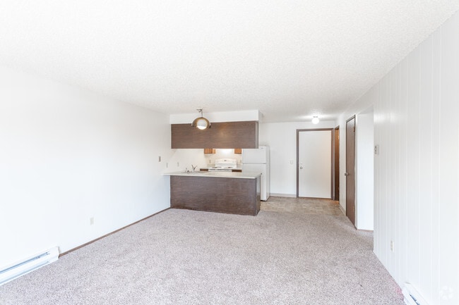 1BR, 1BA - 611 SF