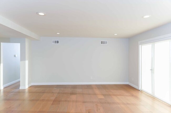 Photo - !! DESIRABLE 3 BEDROOM 3 BATHROOM LOCATED IN BEAUTIFUL RANCHO PALOS VERDES !!