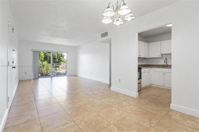 Building Photo - 5112 NW 79th Ave Unit 305 Rental
