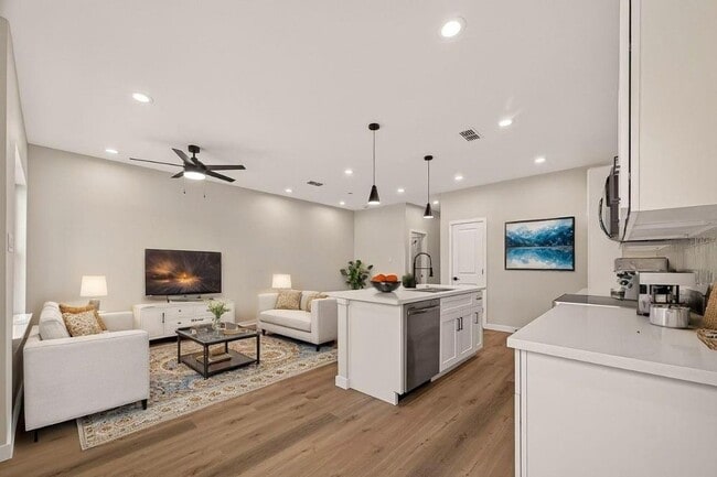 Photo - 5408 Fairchild St