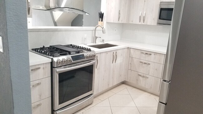 Photo - 800 Raymond St