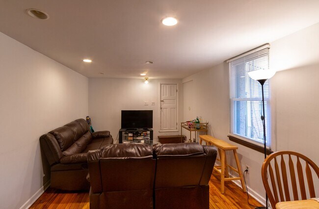 Photo - 2138 Mt Vernon St Unidad Rear