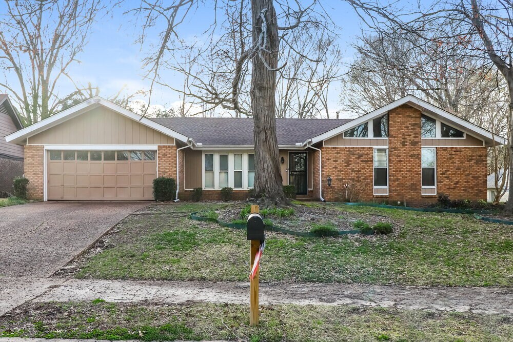 Photo - 2209 Burlingate Dr