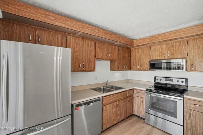 Photo - 3915 Vista Oaks Cir NE