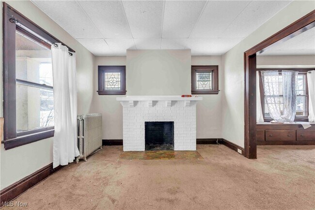 Photo - 4102 Brooklyn Ave Unidad 4104/Left