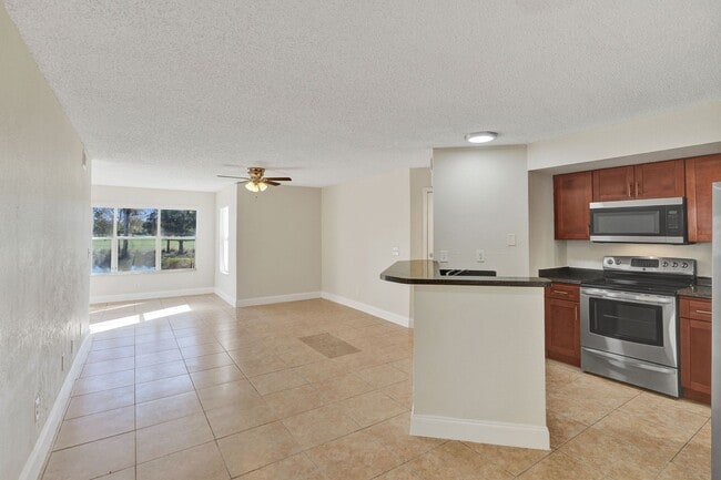 Photo - Remodeled 2 Bedroom / 2 Bathroom Condo with Lake View – Great Location Unit 1012