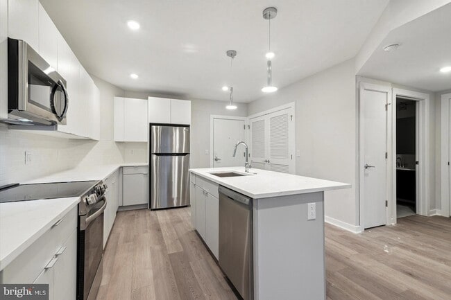 Building Photo - 3449 Scotts Ln Unit B203