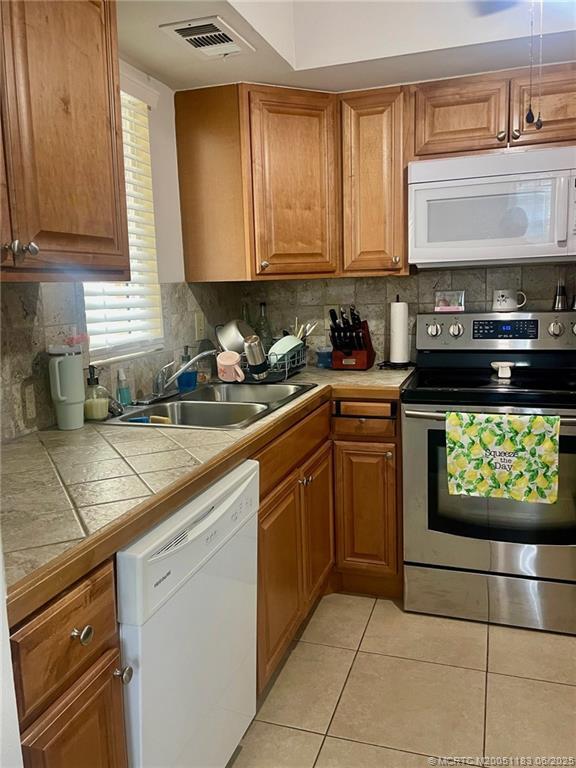 Building Photo - 1522 SE Royal Green Cir Unit 201