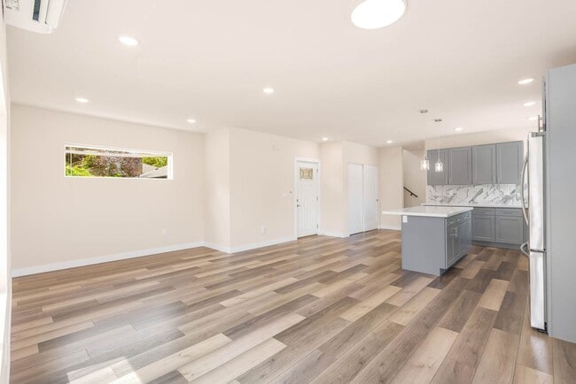 Photo - 1741 N 130th St