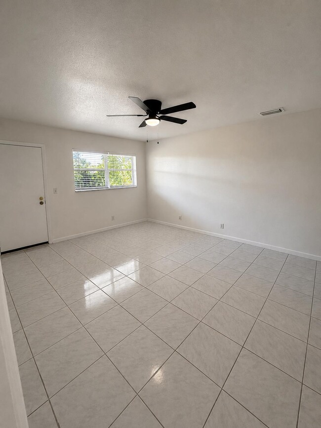 2801 Albatross Rd