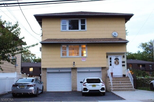 Building Photo - 692 Mill St Unit 2 Rental