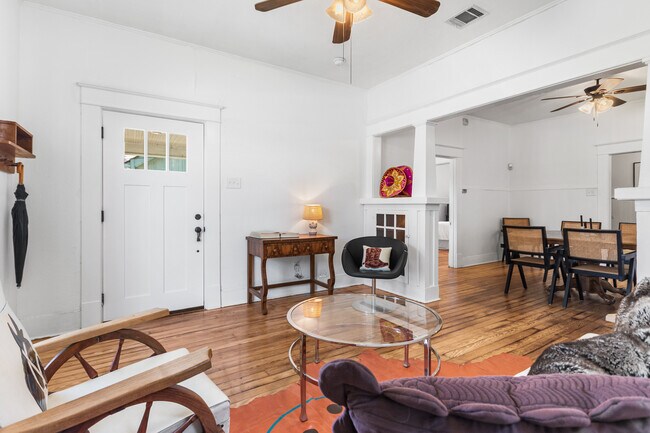 Photo - 2213 N Flores St