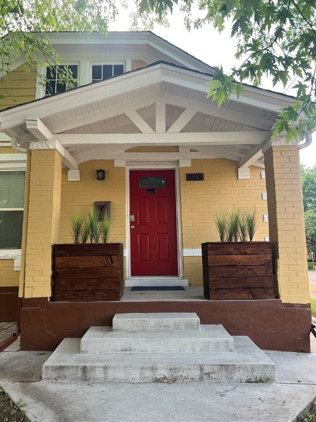 Building Photo - 2BR / 2BA Home + Offices | Historic West Colfax Neighborhood