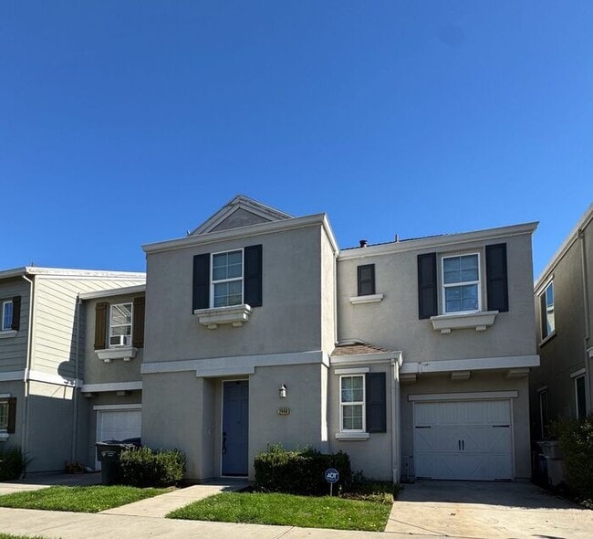 Building Photo - !!Get $200 OFF!! 3BR SFR w/ Tandem Garage & Fenced Yard near Boxwood St