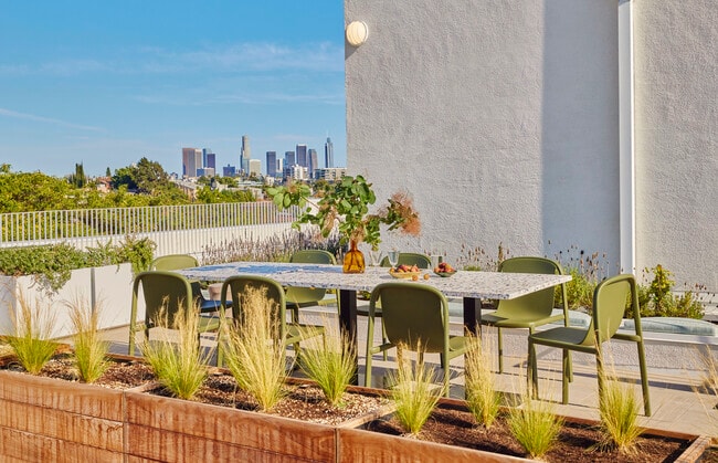 636 N. Juanita Ave, Los Angeles, CA 90004