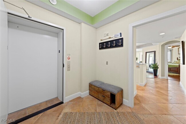 Photo - 2743 First St Unidad 505