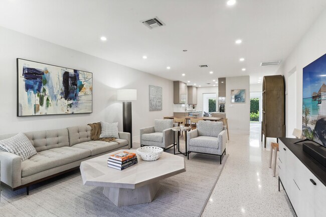 Photo - 1004 Langer Way