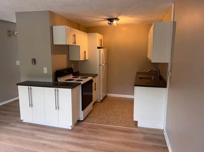 Photo - 15 Lower Main St