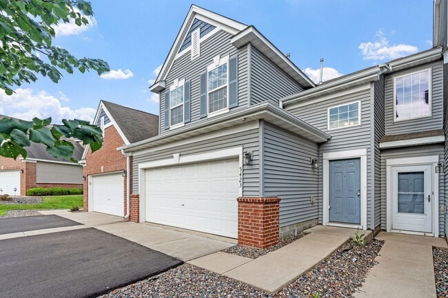 Building Photo - 3bd, 2ba town home in NEW HOPE, avail NOW