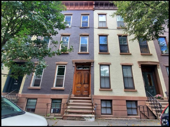 Building Photo - 247 2nd St Rental