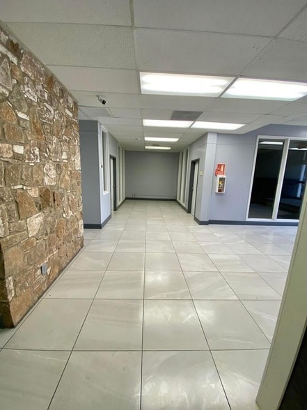 Building Photo - 140 N Adams St Rental