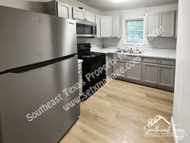 Photo - 908 Stilwell Blvd