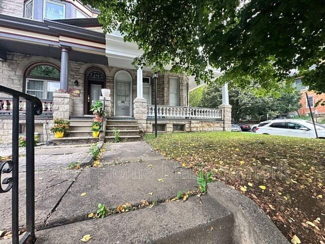 Photo - 832 N 5th St