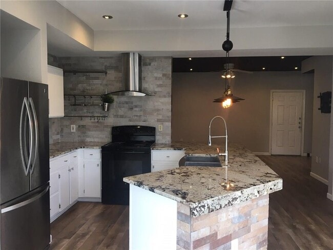Building Photo - 2320 Gracy Farms Ln Unit 723