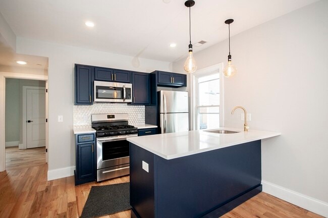 Building Photo - 137 Paris St Unit 2