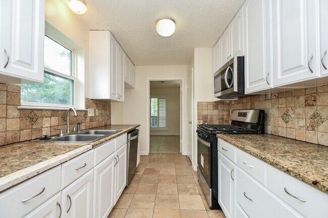 Building Photo - 3102 Timber View Dr