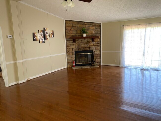 Sala de estar - 764 Dripping Springs Rd