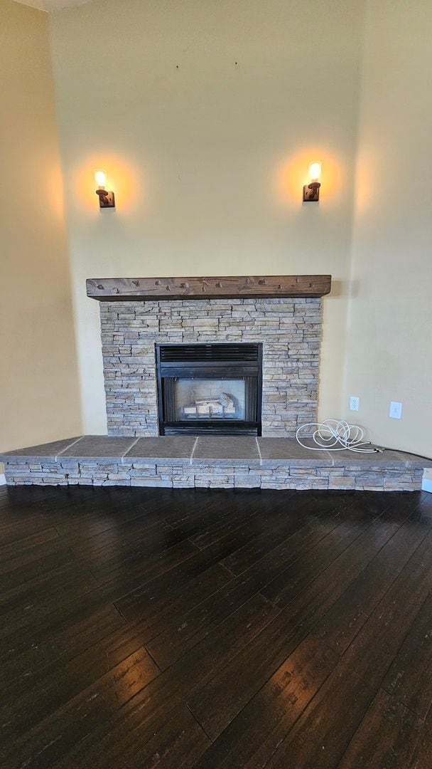 Building Photo - Non-Refundable & Security Deposit Total: $2400.00