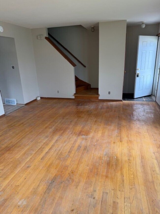 Photo - 7111-13 W Brentwood Ave Unidad 7111 W Brentwood Ave (Left Side)