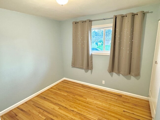 Photo - Rose City Park Neighborhood Quintessential Ranch Home on Corner Lot with Huge Basement, Fenced Ya...