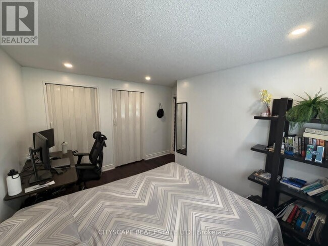 Photo - 3346 Chokecherry Crescent
