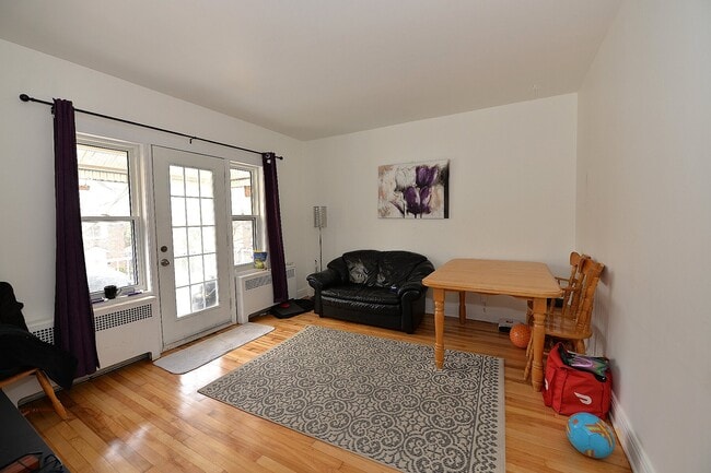 Building Photo - 973 Rue Tait Unit 3