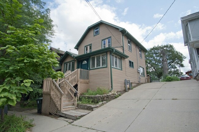 Building Photo - 135 Division St Rental