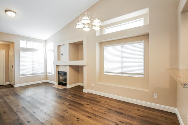 Photo - 3347 Steppe St