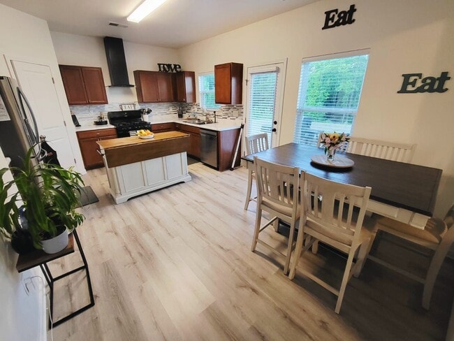 Photo - 366 Crandon Rd