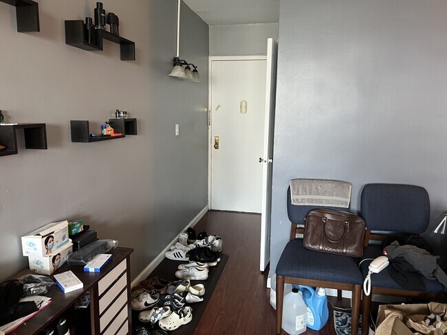 Building Photo - 5 Fordham Hill Oval Unit 12b Rental