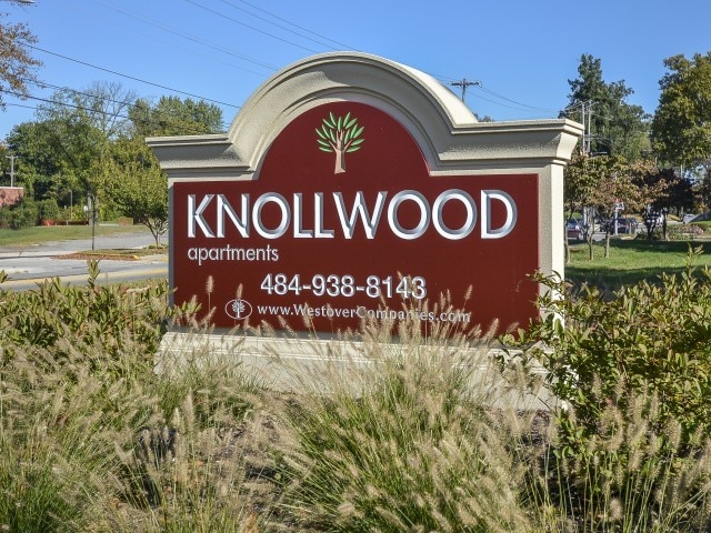 Oficina de arrendamiento y administración - Knollwood Apartments