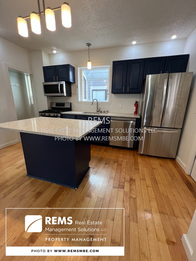 Building Photo - 813 Williamson St Unit #1