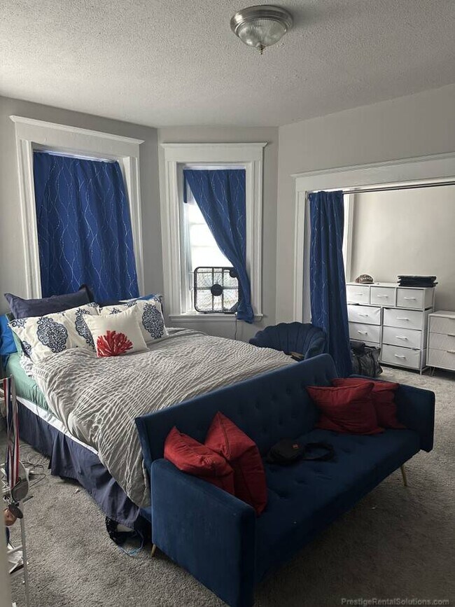 Photo - 60 Woodstock Ave