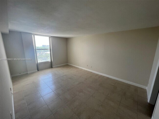 Photo - 2000 NE 135th St Unit 905