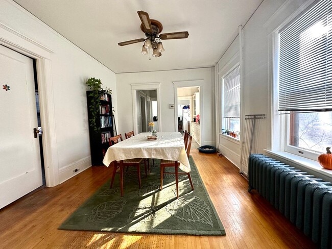 Photo - AVAILABLE JUNE - 3 Bed 1 Bath in Central Location Unidad C