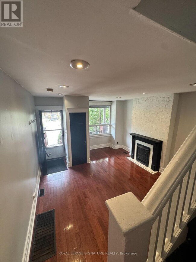 Photo - 920 Woodbine Ave
